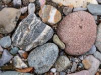 Bunte Steinansammlung einfarbig oder mit Maserungen